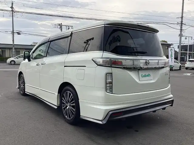 日産 エルグランド 250ハイウェイスターS 栃木県 2015(平27)年 7.5万km パール  メモリナビ/ フルセグテレビ/ バックカメラ/ Bluetoothオーディオ/ フリップダウンモニター/ クルーズコントロール/ ドアバイザー/ プッシュスタート/ 片側パワースライドドア/ ETC/ LEDヘッドライト/ フォグライト/ 純正フロアマット/ ２列目オットマン/ 助手席オットマン/ ドラレコ　前後カメラ(ZDR016)/ 保証書、取説、ナビ説
