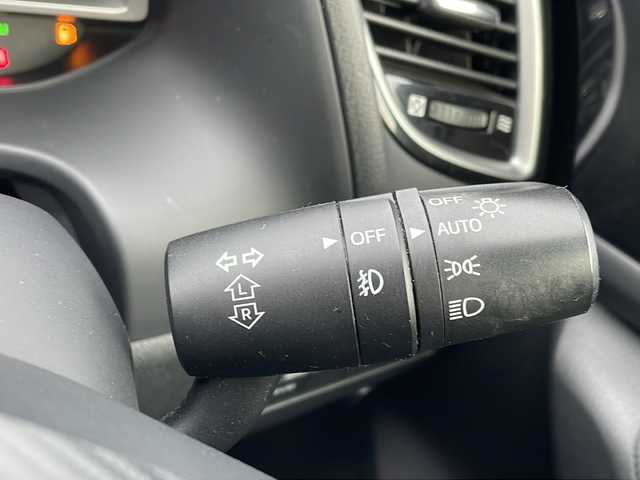 マツダ アクセラ 15S 青森県 2014(平26)年 7.7万km スノーフレイクホワイトパールマイカ ワンオーナー/純正SDナビ/フルセグTV/CD/DVD/BT/USB/AUX/バックカメラ/セーフティクルーズパッケージ/衝突軽減ブレーキ/クルーズコントロール/前後コーナーセンサー/リアビークルモニタリング/ETC/HIDヘッドライト/フォグライト/純正16インチアルミ夏タイヤ/社外16インチアルミスタッドレスタイヤ積込