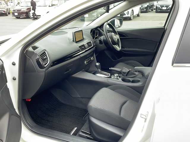マツダ アクセラ 15S 青森県 2014(平26)年 7.7万km スノーフレイクホワイトパールマイカ ワンオーナー/純正SDナビ/フルセグTV/CD/DVD/BT/USB/AUX/バックカメラ/セーフティクルーズパッケージ/衝突軽減ブレーキ/クルーズコントロール/前後コーナーセンサー/リアビークルモニタリング/ETC/HIDヘッドライト/フォグライト/純正16インチアルミ夏タイヤ/社外16インチアルミスタッドレスタイヤ積込