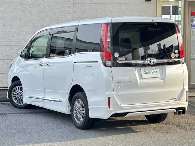 トヨタ エスクァイア Gi 兵庫県 2015(平27)年 6.8万km ホワイトパールクリスタルシャイン ４WD/F・Rモデリスタエアロ/純正9インチナビ/（CD/BT/フルセグTV）/バックカメラ/ETC/ドライブレコーダー/レザーシート/シートヒーター/クルーズコントロール/スペアキー/取説・保証書あり
