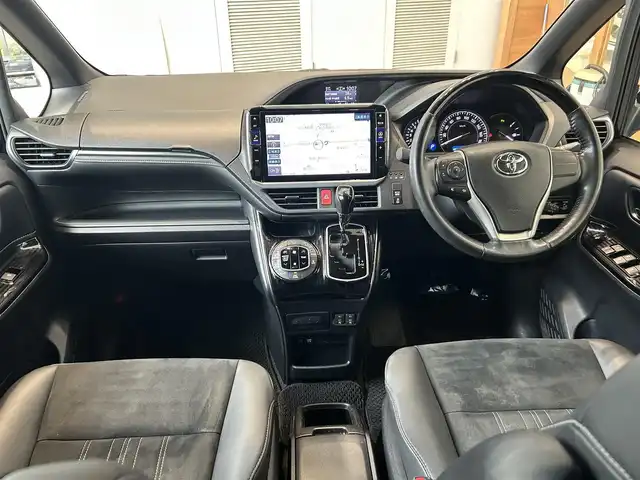 トヨタ エスクァイア Gi プレミアムパッケージ ブラックテーラード 大阪府 2020(令2)年 2.4万km ブラック ハーフレザー/シートヒーター/アルパインナビ/TV/バックカメラ/純正15インチAW/クリアランスソナー/ETC/ドラレコ/両側パワースライドドア/ダブルエアコン/プリクラッシュセーフティ/クルコン/ステアリングヒーター