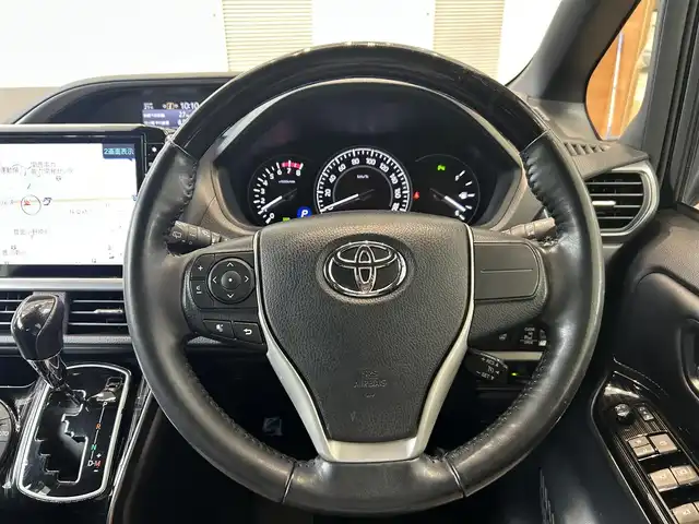 トヨタ エスクァイア Gi プレミアムパッケージ ブラックテーラード 大阪府 2020(令2)年 2.4万km ブラック ハーフレザー/シートヒーター/アルパインナビ/TV/バックカメラ/純正15インチAW/クリアランスソナー/ETC/ドラレコ/両側パワースライドドア/ダブルエアコン/プリクラッシュセーフティ/クルコン/ステアリングヒーター