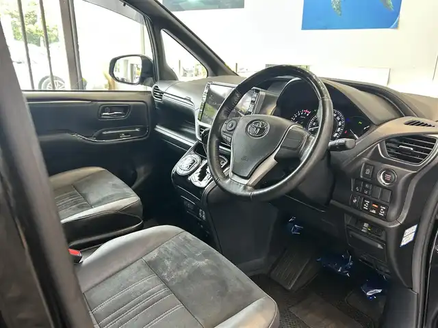 トヨタ エスクァイア Gi プレミアムパッケージ ブラックテーラード 大阪府 2020(令2)年 2.4万km ブラック ハーフレザー/シートヒーター/アルパインナビ/TV/バックカメラ/純正15インチAW/クリアランスソナー/ETC/ドラレコ/両側パワースライドドア/ダブルエアコン/プリクラッシュセーフティ/クルコン/ステアリングヒーター