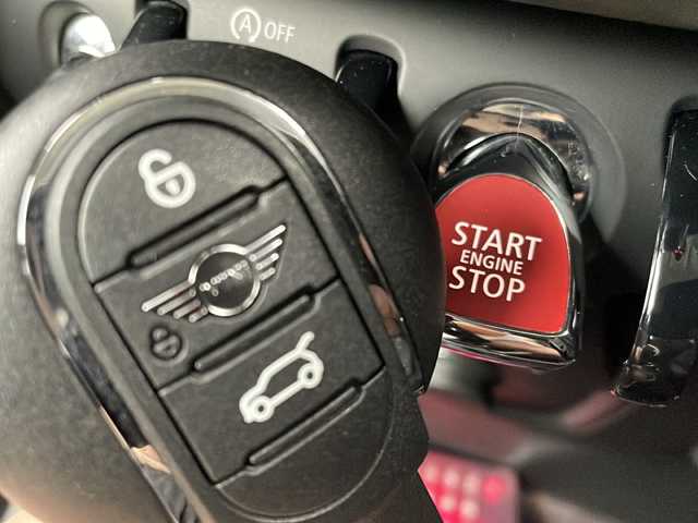 ＭＩＮＩ ＢＭＷ ミニ クロスオーバー クーパー SD オール4 新潟県 2021(令3)年 0.3万km セージグリーンメタリック 衝突被害被害軽減ブレーキ/純正ナビ/　　AM/FM/フルセグ/BT/バックモニター/パワーバックドア/アダプティブクルーズコントロール/HIDオートライト/ハーフレザーシート/純正17インチアルミホイール付/アイドリングストップ/電動パーキングブレーキ/オートブレーキホールド/純正前方ドライブレコーダー/USBポート/スペアキー/スマートキー/ETC2.0