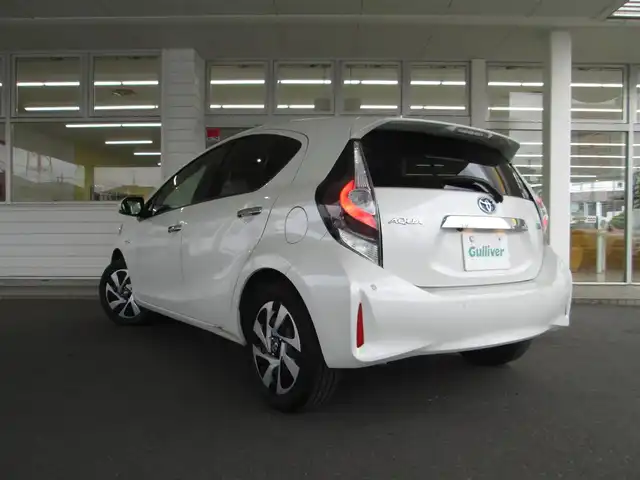 トヨタ アクア S スタイルブラック 千葉県 2020(令2)年 1.2万km ホワイトパールクリスタルシャイン トヨタセーフティセンス/ ・衝突軽減ブレーキ/ ・レーンキープアシスト/ ・オートハイビーム/ ・クリアランスソナー/純正メモリナビゲーション/（CD/DVD/SD/BT/フルセグTV）/バックカメラ/純正ドライブレコーダー/ビルトインETC/前席シートヒーター/LEDヘッドライト/フォグライト/オートライト/電格ミラー/純正フロアマット/純正ホイールキャップ
