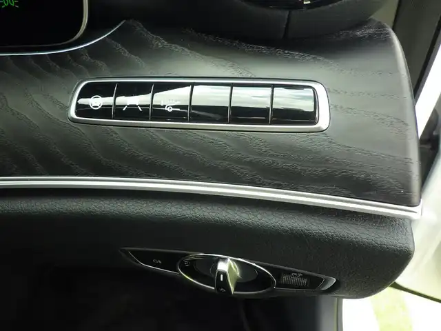 メルセデス・ベンツ Ｅ２００ SW アバンギャルド AMGライン 千葉県 2021(令3)年 3.6万km ポーラホワイト アクティブブレーキアシスト/ブラインドスポットアシスト/レーンチェンジアシスト/アテンションアシスト/ディストロニック/ブラックレザーシート/前席パワーシート/シートヒーター/パフュームアトマイザー/ブルメスター/純正HDDナビ/地デジTV/【Bluetooth接続】/バックカメラ/ドライブレコーダー（前後撮影）/革巻きステアリング/ステアリングスイッチ/パドルシフト/ETC（2.0）/LEDヘッドライト/フォグライト/ウインカーミラー/パークトロニック/純正19インチアルミホイル/サイド/カーテンエアバッグ/キーレスゴー