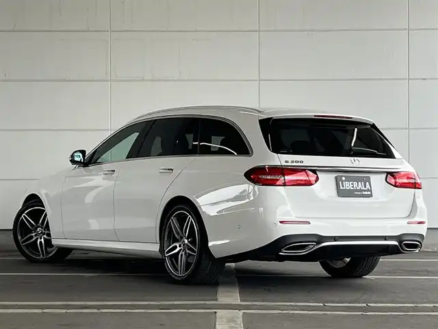 メルセデス・ベンツ Ｅ２００ SW アバンギャルド AMGライン 山形県 2021(令3)年 3.6万km ポーラホワイト アクティブブレーキアシスト/ブラインドスポットアシスト/レーンチェンジアシスト/アテンションアシスト/ディストロニック/ブラックレザーシート/前席パワーシート/シートヒーター/パフュームアトマイザー/ブルメスター/純正HDDナビ/地デジTV/【Bluetooth接続】/バックカメラ/ドライブレコーダー（前後撮影）/革巻きステアリング/ステアリングスイッチ/パドルシフト/ETC（2.0）/LEDヘッドライト/フォグライト/ウインカーミラー/パークトロニック/純正19インチアルミホイル/サイド/カーテンエアバッグ/キーレスゴー