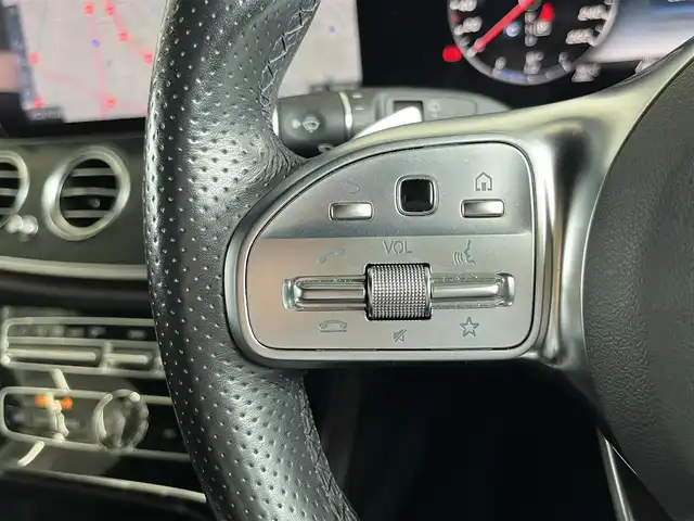 メルセデス・ベンツ Ｅ２００ SW アバンギャルド AMGライン 山形県 2021(令3)年 3.6万km ポーラホワイト アクティブブレーキアシスト/ブラインドスポットアシスト/レーンチェンジアシスト/アテンションアシスト/ディストロニック/ブラックレザーシート/前席パワーシート/シートヒーター/パフュームアトマイザー/ブルメスター/純正HDDナビ/地デジTV/【Bluetooth接続】/バックカメラ/ドライブレコーダー（前後撮影）/革巻きステアリング/ステアリングスイッチ/パドルシフト/ETC（2.0）/LEDヘッドライト/フォグライト/ウインカーミラー/パークトロニック/純正19インチアルミホイル/サイド/カーテンエアバッグ/キーレスゴー