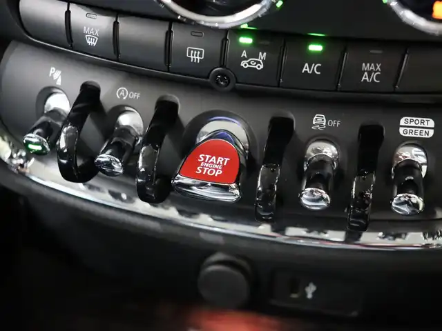 ＭＩＮＩ ＢＭＷ ミニ クラブマン クーパー S 静岡県 2020(令2)年 4.6万km MINI Yoursエニグマティックブラック 純正ナビ/バックカメラ/PDC/ACC/ユニオンジャック/18インチ純正マルチレイスポークAW/コンフォートパッケージ/ペッパーパッケージ/ユニオンジャック/LEDヘッドライト/スペアキー