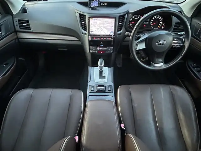 スバル アウトバック グランドマスター 埼玉県 2014(平26)年 5.3万km アイスシルバーメタリック 純正ナビ（Ｂｌｕｅｔｏｏｔｈ、ＣＤ、ＤＶＤ、フルセグＴＶ）/バックカメラ/ＥＴＣ/前方ドラレコ/Ｄ＋Ｎ席シートヒーター/ＵＳＢ入力端子/スペアキー/追従走行有クルコン/純正フロアマット/レザーシート/スマートキー/プッシュスタート/4WD/取扱説明書/ナビ取扱説明書/オートエアコン/純正アルミ/横滑り防止装置/レーンキープアシスト/オートライト/キセノンヘッドライト/ダブルエアバッグ/衝突被害軽減システム