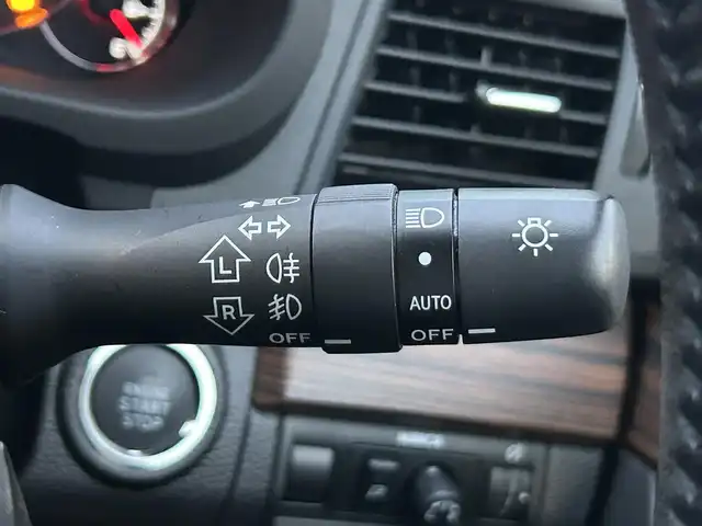 スバル アウトバック グランドマスター 埼玉県 2014(平26)年 5.3万km アイスシルバーメタリック 純正ナビ（Ｂｌｕｅｔｏｏｔｈ、ＣＤ、ＤＶＤ、フルセグＴＶ）/バックカメラ/ＥＴＣ/前方ドラレコ/Ｄ＋Ｎ席シートヒーター/ＵＳＢ入力端子/スペアキー/追従走行有クルコン/純正フロアマット/レザーシート/スマートキー/プッシュスタート/4WD/取扱説明書/ナビ取扱説明書/オートエアコン/純正アルミ/横滑り防止装置/レーンキープアシスト/オートライト/キセノンヘッドライト/ダブルエアバッグ/衝突被害軽減システム