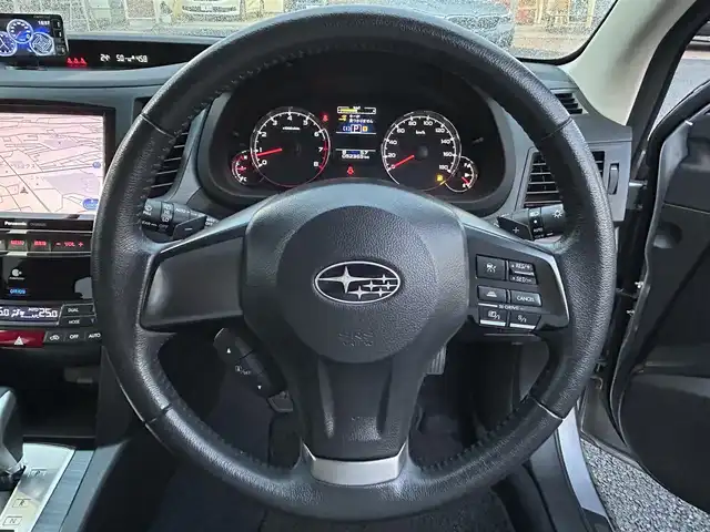 スバル アウトバック グランドマスター 埼玉県 2014(平26)年 5.3万km アイスシルバーメタリック 純正ナビ（Ｂｌｕｅｔｏｏｔｈ、ＣＤ、ＤＶＤ、フルセグＴＶ）/バックカメラ/ＥＴＣ/前方ドラレコ/Ｄ＋Ｎ席シートヒーター/ＵＳＢ入力端子/スペアキー/追従走行有クルコン/純正フロアマット/レザーシート/スマートキー/プッシュスタート/4WD/取扱説明書/ナビ取扱説明書/オートエアコン/純正アルミ/横滑り防止装置/レーンキープアシスト/オートライト/キセノンヘッドライト/ダブルエアバッグ/衝突被害軽減システム
