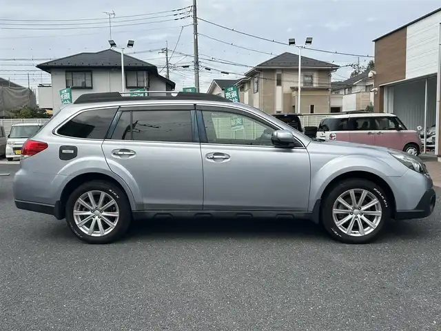 スバル アウトバック グランドマスター 埼玉県 2014(平26)年 5.3万km アイスシルバーメタリック 純正ナビ（Ｂｌｕｅｔｏｏｔｈ、ＣＤ、ＤＶＤ、フルセグＴＶ）/バックカメラ/ＥＴＣ/前方ドラレコ/Ｄ＋Ｎ席シートヒーター/ＵＳＢ入力端子/スペアキー/追従走行有クルコン/純正フロアマット/レザーシート/スマートキー/プッシュスタート/4WD/取扱説明書/ナビ取扱説明書/オートエアコン/純正アルミ/横滑り防止装置/レーンキープアシスト/オートライト/キセノンヘッドライト/ダブルエアバッグ/衝突被害軽減システム