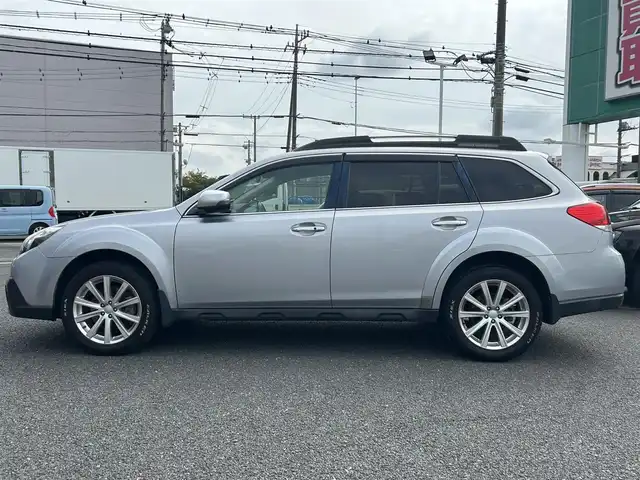 スバル アウトバック グランドマスター 埼玉県 2014(平26)年 5.3万km アイスシルバーメタリック 純正ナビ（Ｂｌｕｅｔｏｏｔｈ、ＣＤ、ＤＶＤ、フルセグＴＶ）/バックカメラ/ＥＴＣ/前方ドラレコ/Ｄ＋Ｎ席シートヒーター/ＵＳＢ入力端子/スペアキー/追従走行有クルコン/純正フロアマット/レザーシート/スマートキー/プッシュスタート/4WD/取扱説明書/ナビ取扱説明書/オートエアコン/純正アルミ/横滑り防止装置/レーンキープアシスト/オートライト/キセノンヘッドライト/ダブルエアバッグ/衝突被害軽減システム