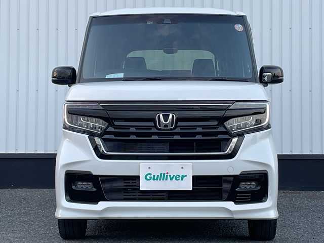 ホンダ Ｎ ＢＯＸ カスタム L ターボ スタイル+ブラック 千葉県 2022(令4)年 3.1万km プラチナホワイトパール 社外メモリナビ/(フルセグTV/BT/CD/DVD/FM/AM)/バックカメラ/衝突被害軽減システム/車線逸脱警報/レーダークルーズコントロール/ハーフレザーシート/両側パワースライドドア/横滑り防止装置/アイドリングストップ/LEDヘッドライト/フォグランプ/オートライト/ウィンカーミラー/電動格納ミラー/純正15インチAW/シートリフター/プッシュスタート/スマートキー/フロアマット/スペアキー/取扱説明書/保証書
