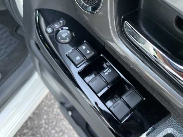 ホンダ Ｎ ＢＯＸ カスタム L ターボ スタイル+ブラック 千葉県 2022(令4)年 3.1万km プラチナホワイトパール 社外メモリナビ/(フルセグTV/BT/CD/DVD/FM/AM)/バックカメラ/衝突被害軽減システム/車線逸脱警報/レーダークルーズコントロール/ハーフレザーシート/両側パワースライドドア/横滑り防止装置/アイドリングストップ/LEDヘッドライト/フォグランプ/オートライト/ウィンカーミラー/電動格納ミラー/純正15インチAW/シートリフター/プッシュスタート/スマートキー/フロアマット/スペアキー/取扱説明書/保証書