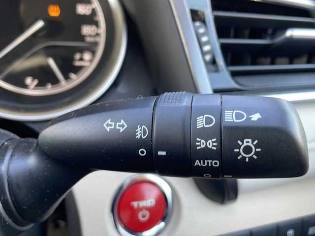 トヨタ カムリ G レザーパッケージ 静岡県 2017(平29)年 7万km プラチナホワイトパールマイカ /純正ナビ/地デジTV//純正CD/DVD/Bluetooth//バックカメラ//レザーシート//シートヒーター//セーフティセンス//レーダークルーズコントロール//オートハイビーム//ドライブレコーダー//純正18インチAW//LEDヘッドライト//スマートキー//スペアキー