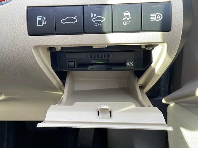 トヨタ カムリ G レザーパッケージ 静岡県 2017(平29)年 7万km プラチナホワイトパールマイカ /純正ナビ/地デジTV//純正CD/DVD/Bluetooth//バックカメラ//レザーシート//シートヒーター//セーフティセンス//レーダークルーズコントロール//オートハイビーム//ドライブレコーダー//純正18インチAW//LEDヘッドライト//スマートキー//スペアキー