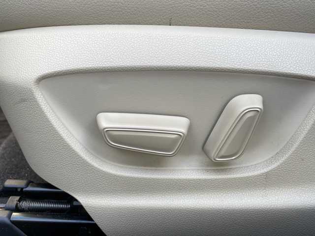 トヨタ カムリ G レザーパッケージ 静岡県 2017(平29)年 7万km プラチナホワイトパールマイカ /純正ナビ/地デジTV//純正CD/DVD/Bluetooth//バックカメラ//レザーシート//シートヒーター//セーフティセンス//レーダークルーズコントロール//オートハイビーム//ドライブレコーダー//純正18インチAW//LEDヘッドライト//スマートキー//スペアキー