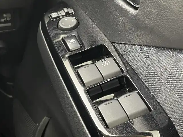 日産 デイズ ハイウェイスターX 茨城県 2023(令5)年 1.7万km ブラック ●純正ナビ/●CD，BT接続，フルセグTV/●パワーステアリング/●パワーウィンドウ/●エアコン/●キーレス/●ABS/●運転席＋助手席エアバック/●カーテンエアバック/●サイドエアバッグ/●LED ライト/●フォグランプ/●ETC/●スマートキー/●プッシュスタート/●集中ドアロック/●盗難防止装置/●オートライト/●横滑り防止装置/●衝突被害軽減ブレーキ/●衝突安全ボディ/●アイドリングストップ/●障害物センサー
