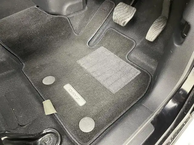 日産 デイズ ハイウェイスターX 茨城県 2023(令5)年 1.7万km ブラック ●純正ナビ/●CD，BT接続，フルセグTV/●パワーステアリング/●パワーウィンドウ/●エアコン/●キーレス/●ABS/●運転席＋助手席エアバック/●カーテンエアバック/●サイドエアバッグ/●LED ライト/●フォグランプ/●ETC/●スマートキー/●プッシュスタート/●集中ドアロック/●盗難防止装置/●オートライト/●横滑り防止装置/●衝突被害軽減ブレーキ/●衝突安全ボディ/●アイドリングストップ/●障害物センサー