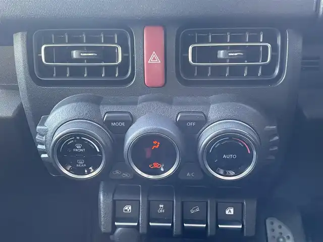 スズキ ジムニー XC 静岡県 2024(令6)年 0.8万km ブルーイッシュブラックパール3 ワンオーナー/背面タイヤハードカバー/衝突軽減ブレーキ/レーンキープアシスト/レーダークルーズコントロール/バックソナー/LEDライト/前席シートヒーター/純正16インチAW/スマートキー×2/保証書/取扱説明書