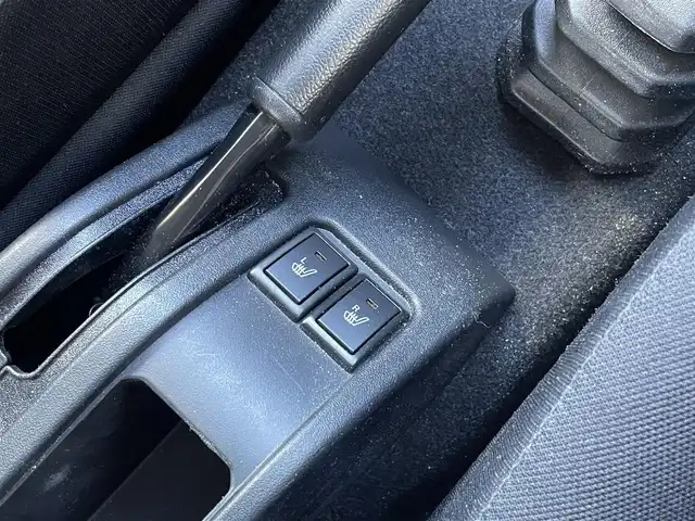 スズキ ジムニー XC 静岡県 2024(令6)年 0.8万km ブルーイッシュブラックパール3 ワンオーナー/背面タイヤハードカバー/衝突軽減ブレーキ/レーンキープアシスト/レーダークルーズコントロール/バックソナー/LEDライト/前席シートヒーター/純正16インチAW/スマートキー×2/保証書/取扱説明書