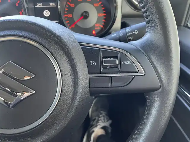 スズキ ジムニー XC 静岡県 2024(令6)年 0.8万km ブルーイッシュブラックパール3 ワンオーナー/背面タイヤハードカバー/衝突軽減ブレーキ/レーンキープアシスト/レーダークルーズコントロール/バックソナー/LEDライト/前席シートヒーター/純正16インチAW/スマートキー×2/保証書/取扱説明書