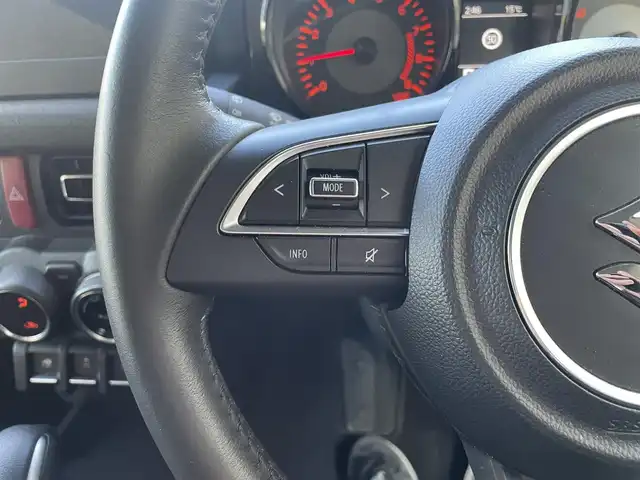 スズキ ジムニー XC 静岡県 2024(令6)年 0.8万km ブルーイッシュブラックパール3 ワンオーナー/背面タイヤハードカバー/衝突軽減ブレーキ/レーンキープアシスト/レーダークルーズコントロール/バックソナー/LEDライト/前席シートヒーター/純正16インチAW/スマートキー×2/保証書/取扱説明書
