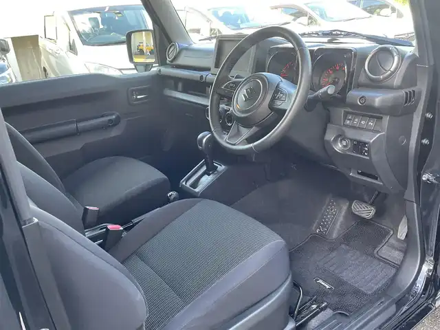 スズキ ジムニー XC 静岡県 2024(令6)年 0.8万km ブルーイッシュブラックパール3 ワンオーナー/背面タイヤハードカバー/衝突軽減ブレーキ/レーンキープアシスト/レーダークルーズコントロール/バックソナー/LEDライト/前席シートヒーター/純正16インチAW/スマートキー×2/保証書/取扱説明書
