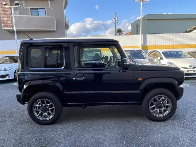 スズキ ジムニー XC 静岡県 2024(令6)年 0.8万km ブルーイッシュブラックパール3 ワンオーナー/背面タイヤハードカバー/衝突軽減ブレーキ/レーンキープアシスト/レーダークルーズコントロール/バックソナー/LEDライト/前席シートヒーター/純正16インチAW/スマートキー×2/保証書/取扱説明書