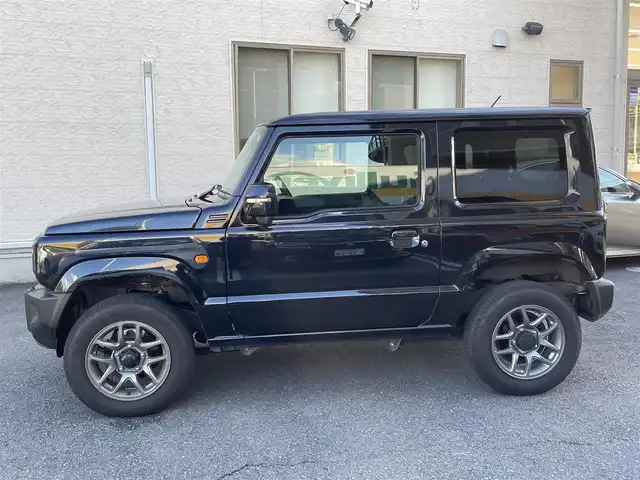 スズキ ジムニー XC 静岡県 2024(令6)年 0.8万km ブルーイッシュブラックパール3 ワンオーナー/背面タイヤハードカバー/衝突軽減ブレーキ/レーンキープアシスト/レーダークルーズコントロール/バックソナー/LEDライト/前席シートヒーター/純正16インチAW/スマートキー×2/保証書/取扱説明書