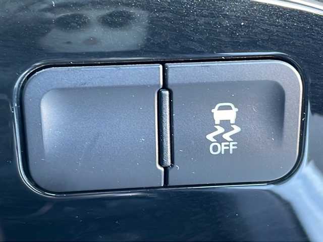 トヨタ プリウス S ツーリングセレクション 長野県 2016(平28)年 11.6万km ホワイトパールクリスタルシャイン 禁煙車/７インチ純正ナビ/Bluetooth Audio/ＴＲＤエアロ/バックカメラ/ビルドインＥＴＣ/シートヒーター（Ｄ＋Ｎ席）/ステアリングスイッチ/革巻きステアリング/純正フロアマット/プッシュスタート/ＬＥＤヘッドライト/オートライト/フォグランプ/電動格納ドアミラー/ウィンカーミラー/ドアバイザー/スマートキー/スペアキー×１/トノカバー/エアコン吹出口ドリンクホルダー/純正アルミホイール(夏タイヤ)積込/横滑り防止機能/盗難防止機能