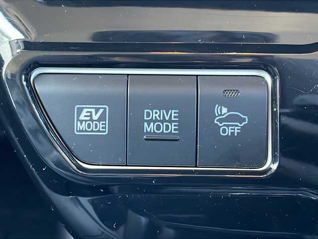 トヨタ プリウス S ツーリングセレクション 長野県 2016(平28)年 11.6万km ホワイトパールクリスタルシャイン 禁煙車/７インチ純正ナビ/Bluetooth Audio/ＴＲＤエアロ/バックカメラ/ビルドインＥＴＣ/シートヒーター（Ｄ＋Ｎ席）/ステアリングスイッチ/革巻きステアリング/純正フロアマット/プッシュスタート/ＬＥＤヘッドライト/オートライト/フォグランプ/電動格納ドアミラー/ウィンカーミラー/ドアバイザー/スマートキー/スペアキー×１/トノカバー/エアコン吹出口ドリンクホルダー/純正アルミホイール(夏タイヤ)積込/横滑り防止機能/盗難防止機能