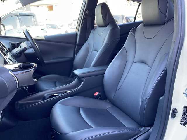 トヨタ プリウス S ツーリングセレクション 長野県 2016(平28)年 11.6万km ホワイトパールクリスタルシャイン 禁煙車/７インチ純正ナビ/Bluetooth Audio/ＴＲＤエアロ/バックカメラ/ビルドインＥＴＣ/シートヒーター（Ｄ＋Ｎ席）/ステアリングスイッチ/革巻きステアリング/純正フロアマット/プッシュスタート/ＬＥＤヘッドライト/オートライト/フォグランプ/電動格納ドアミラー/ウィンカーミラー/ドアバイザー/スマートキー/スペアキー×１/トノカバー/エアコン吹出口ドリンクホルダー/純正アルミホイール(夏タイヤ)積込/横滑り防止機能/盗難防止機能