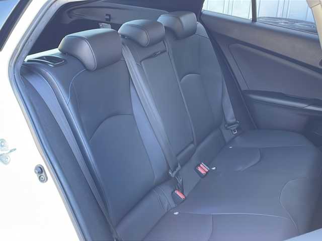 トヨタ プリウス S ツーリングセレクション 長野県 2016(平28)年 11.6万km ホワイトパールクリスタルシャイン 禁煙車/７インチ純正ナビ/Bluetooth Audio/ＴＲＤエアロ/バックカメラ/ビルドインＥＴＣ/シートヒーター（Ｄ＋Ｎ席）/ステアリングスイッチ/革巻きステアリング/純正フロアマット/プッシュスタート/ＬＥＤヘッドライト/オートライト/フォグランプ/電動格納ドアミラー/ウィンカーミラー/ドアバイザー/スマートキー/スペアキー×１/トノカバー/エアコン吹出口ドリンクホルダー/純正アルミホイール(夏タイヤ)積込/横滑り防止機能/盗難防止機能