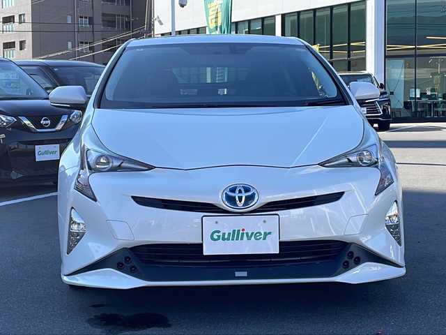 トヨタ プリウス S ツーリングセレクション 長野県 2016(平28)年 11.6万km ホワイトパールクリスタルシャイン 禁煙車/７インチ純正ナビ/Bluetooth Audio/ＴＲＤエアロ/バックカメラ/ビルドインＥＴＣ/シートヒーター（Ｄ＋Ｎ席）/ステアリングスイッチ/革巻きステアリング/純正フロアマット/プッシュスタート/ＬＥＤヘッドライト/オートライト/フォグランプ/電動格納ドアミラー/ウィンカーミラー/ドアバイザー/スマートキー/スペアキー×１/トノカバー/エアコン吹出口ドリンクホルダー/純正アルミホイール(夏タイヤ)積込/横滑り防止機能/盗難防止機能