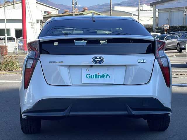トヨタ プリウス S ツーリングセレクション 長野県 2016(平28)年 11.6万km ホワイトパールクリスタルシャイン 禁煙車/７インチ純正ナビ/Bluetooth Audio/ＴＲＤエアロ/バックカメラ/ビルドインＥＴＣ/シートヒーター（Ｄ＋Ｎ席）/ステアリングスイッチ/革巻きステアリング/純正フロアマット/プッシュスタート/ＬＥＤヘッドライト/オートライト/フォグランプ/電動格納ドアミラー/ウィンカーミラー/ドアバイザー/スマートキー/スペアキー×１/トノカバー/エアコン吹出口ドリンクホルダー/純正アルミホイール(夏タイヤ)積込/横滑り防止機能/盗難防止機能