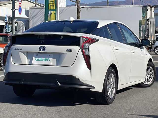 トヨタ プリウス S ツーリングセレクション 長野県 2016(平28)年 11.6万km ホワイトパールクリスタルシャイン 禁煙車/７インチ純正ナビ/Bluetooth Audio/ＴＲＤエアロ/バックカメラ/ビルドインＥＴＣ/シートヒーター（Ｄ＋Ｎ席）/ステアリングスイッチ/革巻きステアリング/純正フロアマット/プッシュスタート/ＬＥＤヘッドライト/オートライト/フォグランプ/電動格納ドアミラー/ウィンカーミラー/ドアバイザー/スマートキー/スペアキー×１/トノカバー/エアコン吹出口ドリンクホルダー/純正アルミホイール(夏タイヤ)積込/横滑り防止機能/盗難防止機能