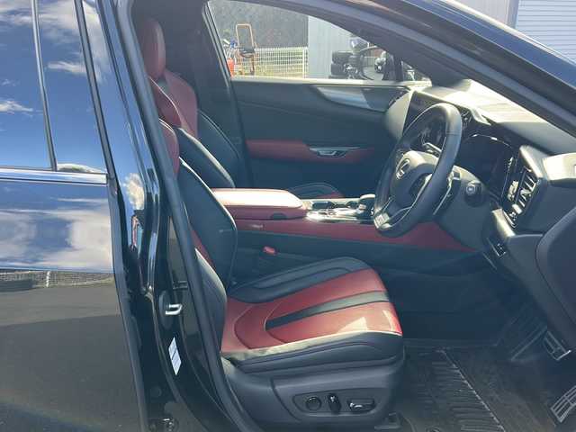 レクサス ＮＸ 350h Fスポーツ 山梨県 2023(令5)年 5万km グラファイトブラックガラスフレーク Lexus Safety Sistem/　・プリクラッシュセーフティ/　・レーントレーシングアシスト/　・レーダークルーズコントロール/　・オートマチックハイビーム/　・先行車発信告知機能/　・ロードサインアシスト/ムーンルーフ/マークレビンソン/純正ナビ/　(USB/BT/フルセグ)/パノラミックビューモニター/パワーバックドア/三眼フルLEDオートライト/LEDフォグランプ/レザーシート/メモリ付きパワーシート/シートベンチレーション/純正20インチアルミホイール/ブラインドスポットモニター/パドルシフト/ヘッドアップディスプレイ/コーナーセンサー/スマートキー/ビルトインETC