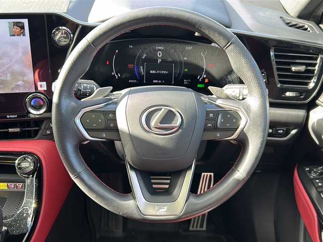 レクサス ＮＸ 350h Fスポーツ 山梨県 2023(令5)年 5万km グラファイトブラックガラスフレーク Lexus Safety Sistem/　・プリクラッシュセーフティ/　・レーントレーシングアシスト/　・レーダークルーズコントロール/　・オートマチックハイビーム/　・先行車発信告知機能/　・ロードサインアシスト/ムーンルーフ/マークレビンソン/純正ナビ/　(USB/BT/フルセグ)/パノラミックビューモニター/パワーバックドア/三眼フルLEDオートライト/LEDフォグランプ/レザーシート/メモリ付きパワーシート/シートベンチレーション/純正20インチアルミホイール/ブラインドスポットモニター/パドルシフト/ヘッドアップディスプレイ/コーナーセンサー/スマートキー/ビルトインETC