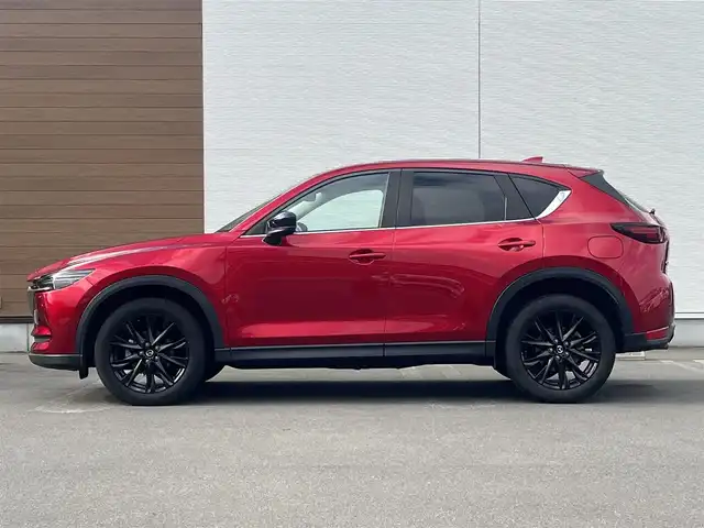 マツダ ＣＸ－５ XD ブラックトーンエディション 秋田県 2020(令2)年 4.7万km ソウルレッドクリスタルM ４WD/ターボ/衝突軽減システム/LEDヘッドライト/純正SDナビ（BT/AM/FM）/フルセグ/３６０°ビューモニター/マツダ純正１９インチアルミ（夏タイヤ装着）/スマートキー/アイドリングストップ/プッシュスタート/コーナーセンサー/レーンキープアシスト/マツダ・レーダークルーズコントロール追従走行有/オートマチックハイビーム/ヒルスタートアシストコントロール/MTモード付AT/ブラインドスポットモニター/ステアリングスイッチ/ステアリングヒーター/パドルシフト/前席シートヒーター/運転席メモリー付パワーシート/電動リアゲート/電動パーキングブレーキ/オートブレーキホールド機能/純正フロアマット/オートライト/オートエアコン/パワーステアリング/パワーウィンドウ/電動格納ウィンカーミラー/横滑り防止/盗難防止装置/寒冷地仕様/保証書/記録簿/スペアキー×１