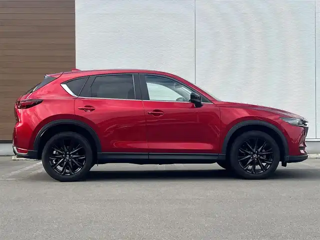 マツダ ＣＸ－５ XD ブラックトーンエディション 秋田県 2020(令2)年 4.7万km ソウルレッドクリスタルM ４WD/ターボ/衝突軽減システム/LEDヘッドライト/純正SDナビ（BT/AM/FM）/フルセグ/３６０°ビューモニター/マツダ純正１９インチアルミ（夏タイヤ装着）/スマートキー/アイドリングストップ/プッシュスタート/コーナーセンサー/レーンキープアシスト/マツダ・レーダークルーズコントロール追従走行有/オートマチックハイビーム/ヒルスタートアシストコントロール/MTモード付AT/ブラインドスポットモニター/ステアリングスイッチ/ステアリングヒーター/パドルシフト/前席シートヒーター/運転席メモリー付パワーシート/電動リアゲート/電動パーキングブレーキ/オートブレーキホールド機能/純正フロアマット/オートライト/オートエアコン/パワーステアリング/パワーウィンドウ/電動格納ウィンカーミラー/横滑り防止/盗難防止装置/寒冷地仕様/保証書/記録簿/スペアキー×１