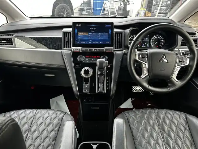 三菱 デリカＤ：５ ブラックエディション 道北・旭川 2024(令6)年 0.8万km アメジストブラック アルパイン11インチナビ/フリップダウンモニター/アラウンドビューモニター/フルセグTV/黒革シート/前席シートヒーター/ステアリングヒーター/両側パワースライドドア/パワーバックドア/コーナーセンサー/クルーズコントロール/ETC