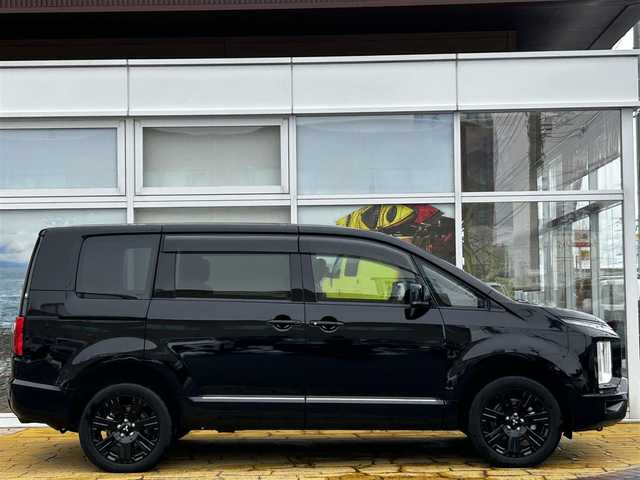 三菱 デリカＤ：５ ブラックエディション 道北・旭川 2024(令6)年 0.8万km アメジストブラック アルパイン11インチナビ/フリップダウンモニター/アラウンドビューモニター/フルセグTV/黒革シート/前席シートヒーター/ステアリングヒーター/両側パワースライドドア/パワーバックドア/コーナーセンサー/クルーズコントロール/ETC