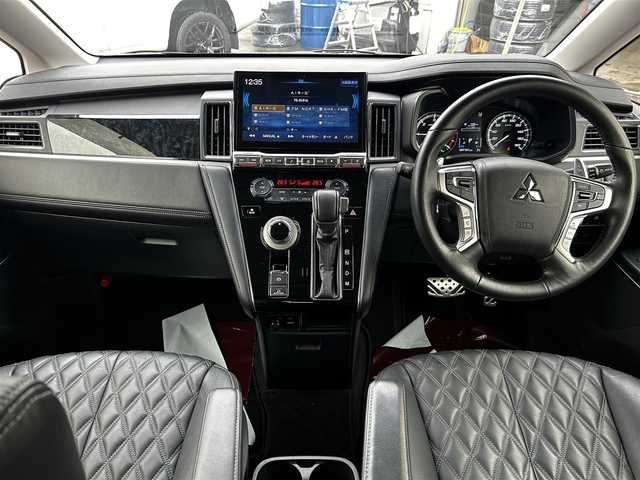 三菱 デリカＤ：５ ブラックエディション 道北・旭川 2024(令6)年 0.8万km アメジストブラック アルパイン11インチナビ/フリップダウンモニター/アラウンドビューモニター/フルセグTV/黒革シート/前席シートヒーター/ステアリングヒーター/両側パワースライドドア/パワーバックドア/コーナーセンサー/クルーズコントロール/ETC