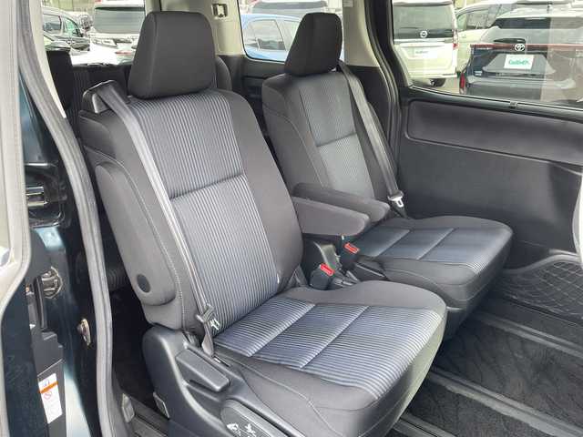 トヨタ ヴォクシー ZS 長野県 2014(平26)年 5.6万km ブラッキッシュアゲハガラスフレーク 禁煙車/純正ナビ【NSZT-W64】/（ＣＤ／ＤＶＤ／フルセグＴＶ／Ｂｌｕｅｔｏｏｔｈ）/バックカメラ/ビルトインＥＴＣ/社外フリップダウンモニター/両側パワースライドドア/前後ドライブレコーダー/革巻きステアリング/ステアリングスイッチ/LEDヘッドライト/フォグランプ/オートライト/スマートキー/Pスタート/電動格納ミラー/純正16インチAW/フロアマット/純正ドアバイザー