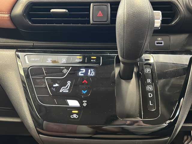 日産 デイズ ボレロ 岐阜県 2022(令4)年 2万km ホワイトパール 純正ナビゲーション/Bluetooth/フルセグ視聴・CD/DVD/エマージェンシーブレーキ/アラウンドビューモニター/ハーフレザーシート/革巻きステアリング/プッシュスタート/スマートキー/アイドリングストップ/クリアランスソナー/オートライト/ヘッドライトレベライザー/取扱説明書・記録簿