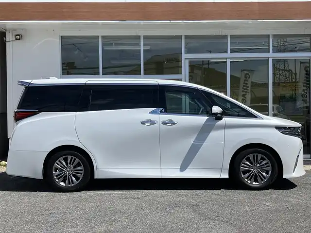 トヨタ アルファード Z 山口県 2024(令6)年 0.2万km プラチナホワイトパールマイカ ワンオーナー/14inディスプレイオーディオプラス/ナビ・フルセグTV・BT・カープレイ/パノラミックビューカメラ/左右独立ムーンルーフ/ユニバーサルステップ/デジタルインナーミラー/黒合皮シート(快適温熱シート)/パワーシート/3眼LEDオートライト/LEDフォグ/スマートキー/ETC2.0/プリクラッシュセーフティ/ブラインドスポットモニター/レーントレーシングアシスト/レーンディパーチャーアラート/パーキングサポートブレーキ