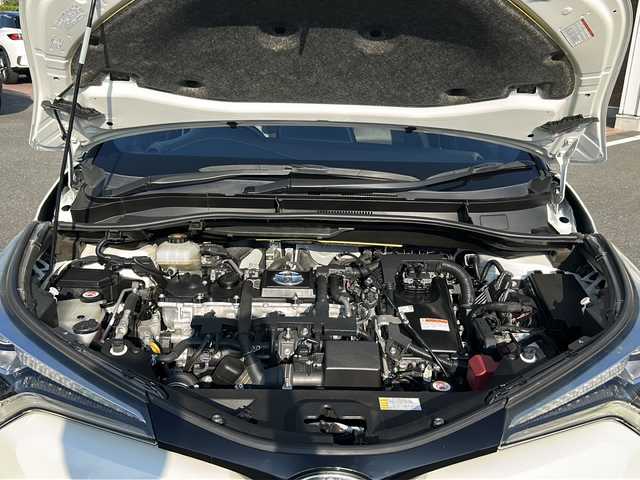 トヨタ Ｃ－ＨＲ G 佐賀県 2017(平29)年 9.3万km ホワイトパールクリスタルシャイン 純正ナビ(NSZT-Y66T)/Bluetooth/CD/DVD/フルセグTV/バックカメラ/クルーズコントロール/トヨタセーフティセンス/・衝突軽減システム/・レーンキープアシスト/・クリアランスソナー/ブレーキホールド/LEDオートライト/オートマチックハイビーム/オートエアコン/シートヒーター/ステアリングスイッチ/ETC/純正アルミホイール/保証書/取扱説明書/点検記録簿(H29/30/31/R5/6)